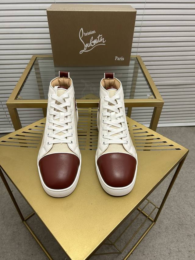 定做款 出厂价 。Christian Louboutin Cl红底鞋 专柜系列，情侣休闲板鞋 独家热款发布活动乳胶垫脚成品大底车线女35-40#男38#-46,